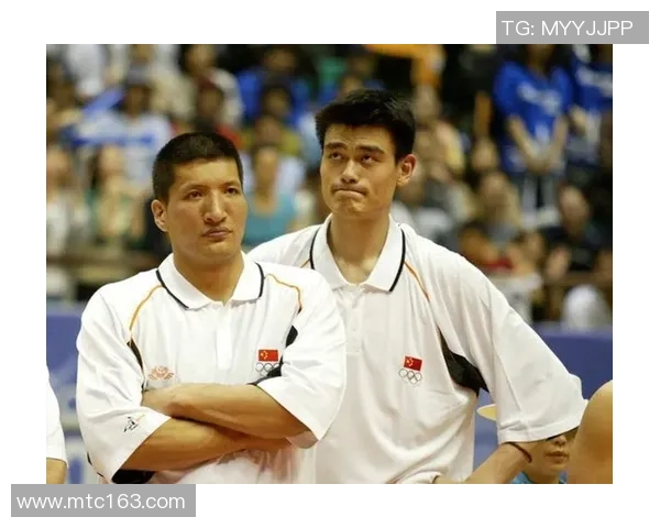 姚明重返校园探望恩师感恩师恩传承篮球精神