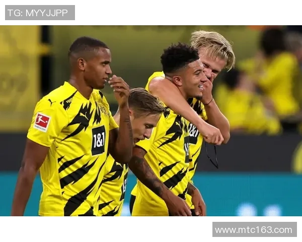 中超惊现冷门多特蒙德大胜曼联四球引发全场狂欢