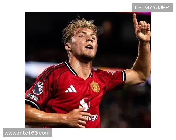 国王杯曼联逆转AC米兰神扑成焦点争议判罚引发热议