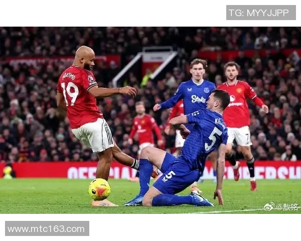 友谊赛曼联与巴黎圣日耳曼战成平局补时进球引发全场狂欢解析战术布局