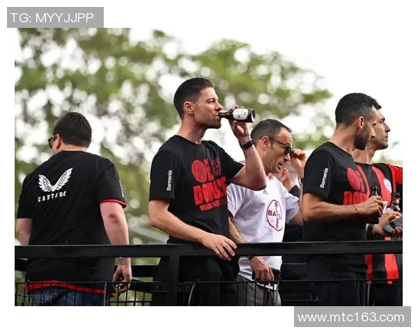 足总杯精彩对决本菲卡与巴萨激战成平局全场沸腾瞬间回顾