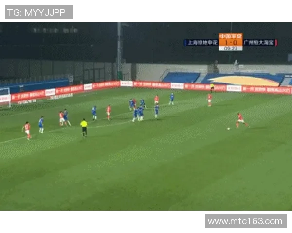 中超盛况：巴萨轻取切尔西乌龙球成比赛转折点深度解析